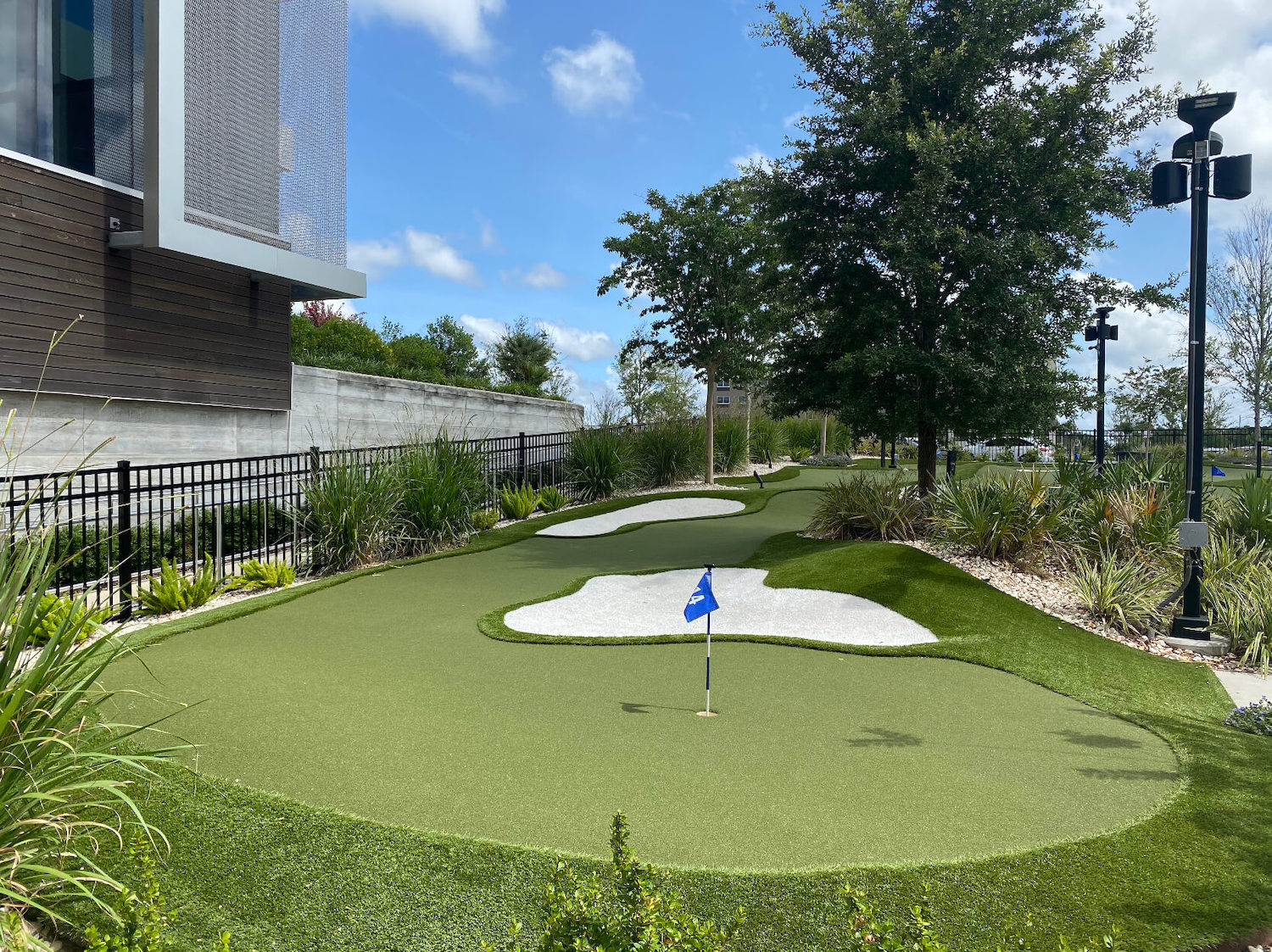 artificial putting green